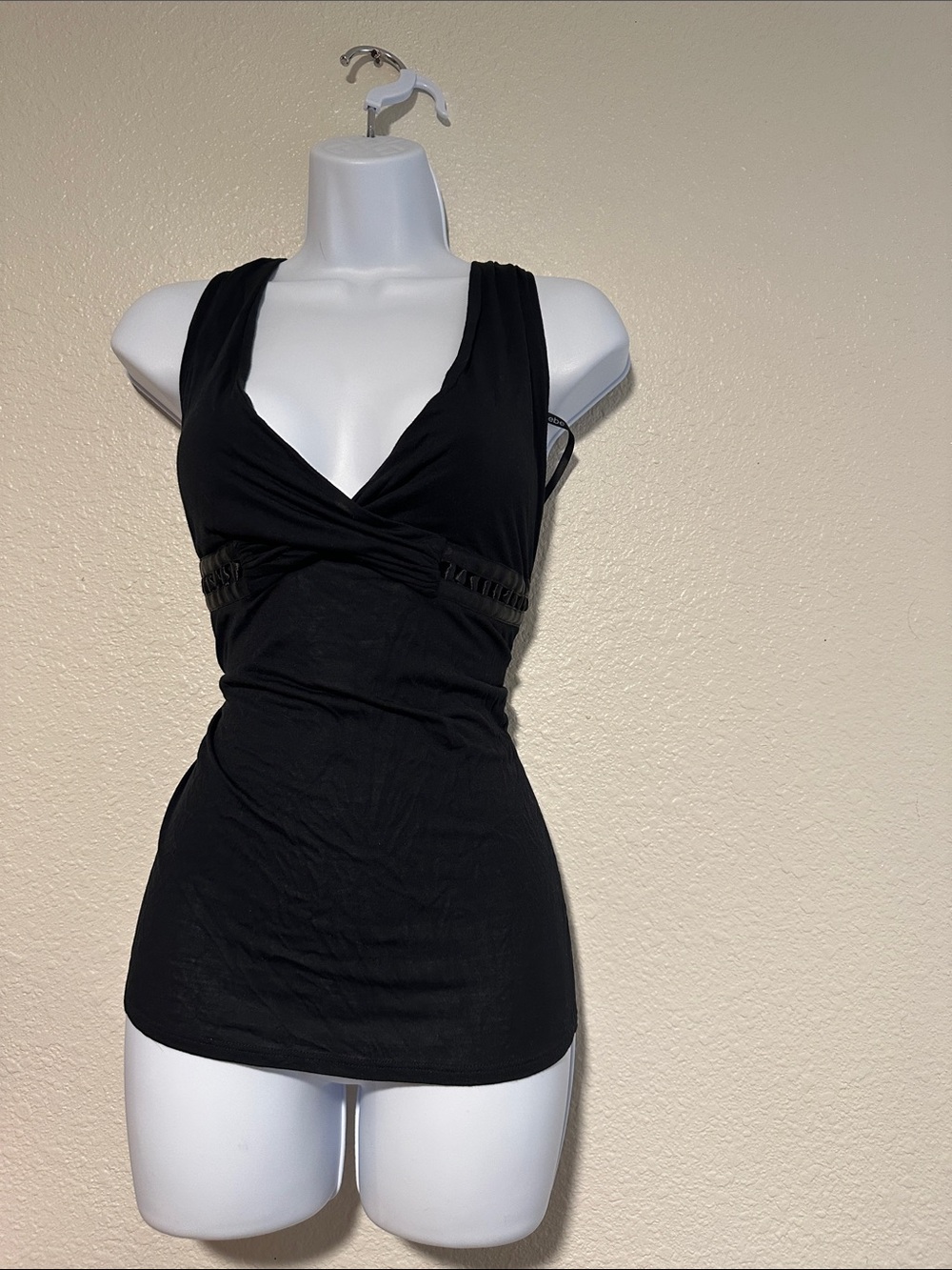 bebe Black Sleeveless V-Neck Ruched-Detail Tank